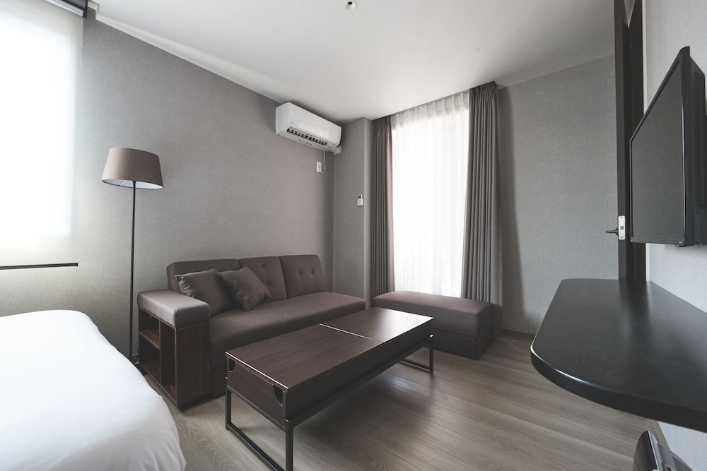 クイーンベッド, ソファベッド Type D 禁煙 リビング エリア0 | ReLA Higashimatsudo