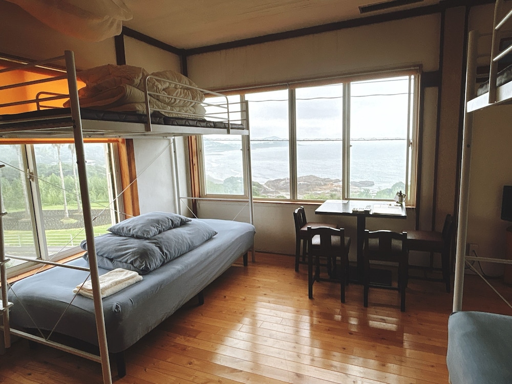 4人部屋　シービュー　禁煙 リビング エリア0 | Guest House & Beach Cafe fuego