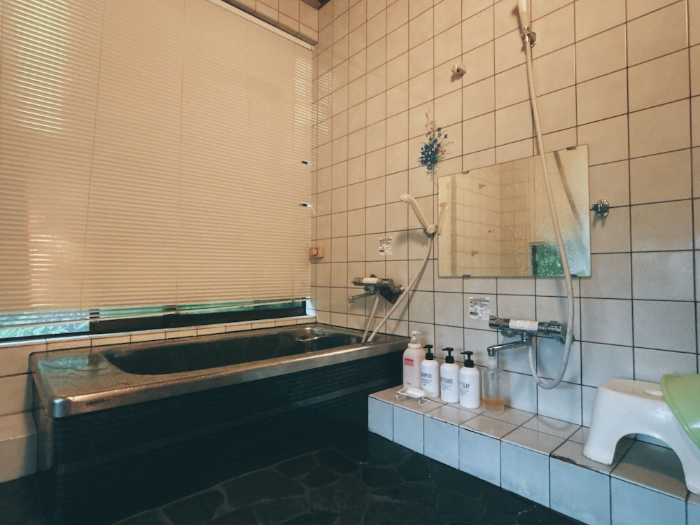 エコノミー ツインルーム 禁煙 バスルーム0 | Guest House & Beach Cafe fuego