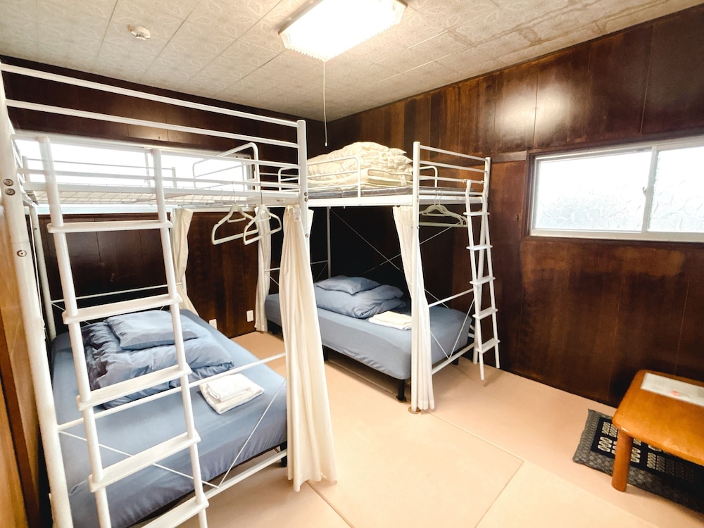 エコノミー 4 人部屋 禁煙 客室1 | Guest House & Beach Cafe fuego