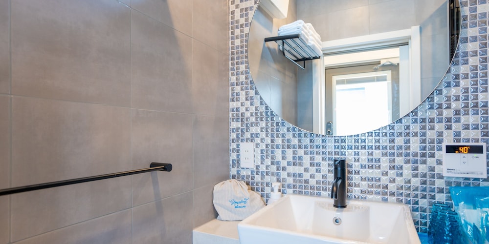 Sky Rooftop Room 禁煙 バスルームの設備1 | Glory island okinawa-Yabusachi Resort-