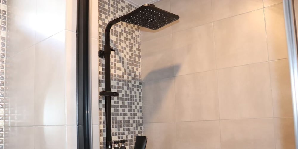 Sky Rooftop Room 禁煙 バスルームのシャワー3 | Glory island okinawa-Yabusachi Resort-