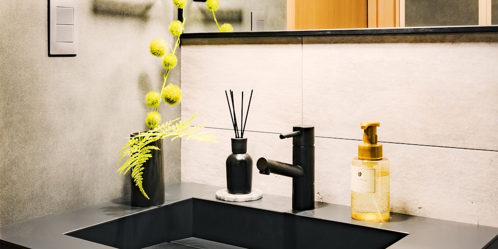 一棟貸し 禁煙 バスルームのシンク2 | SAMURAI HOUSE 3