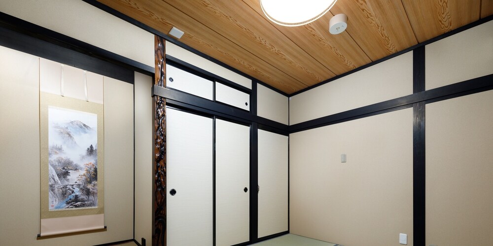 一棟貸し 禁煙 リビング エリア2 | Connect inn Gionbishamoncho