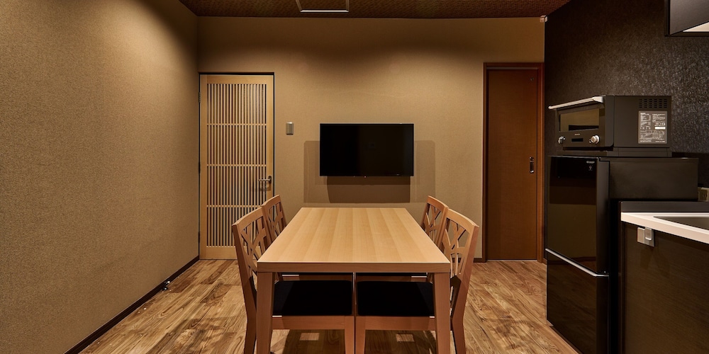 一棟貸し 禁煙 客室内のダイニングエリア0 | Connect inn Gionbishamoncho