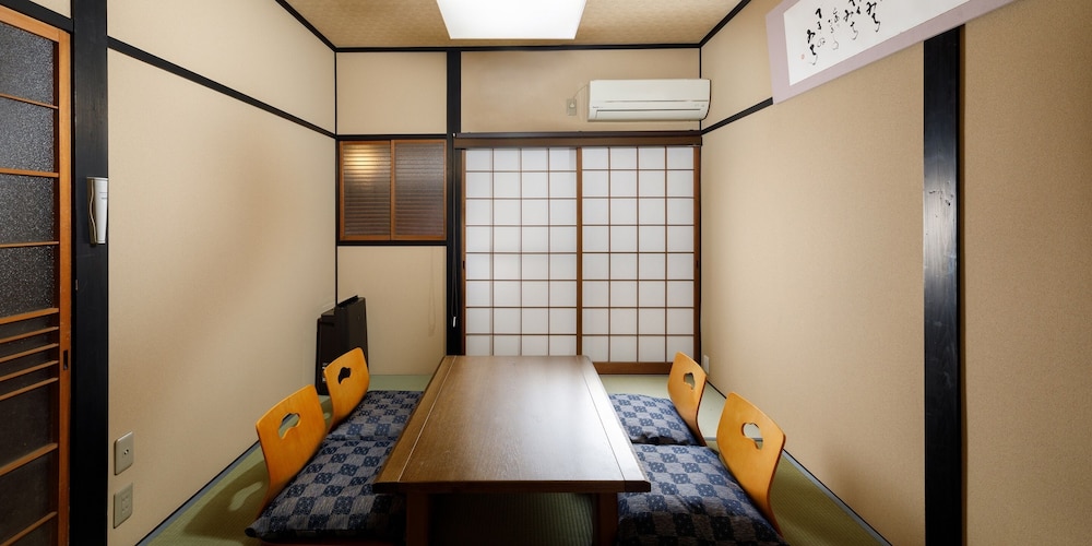 一棟貸し 禁煙 リビング エリア1 | Connect inn Gionbishamoncho