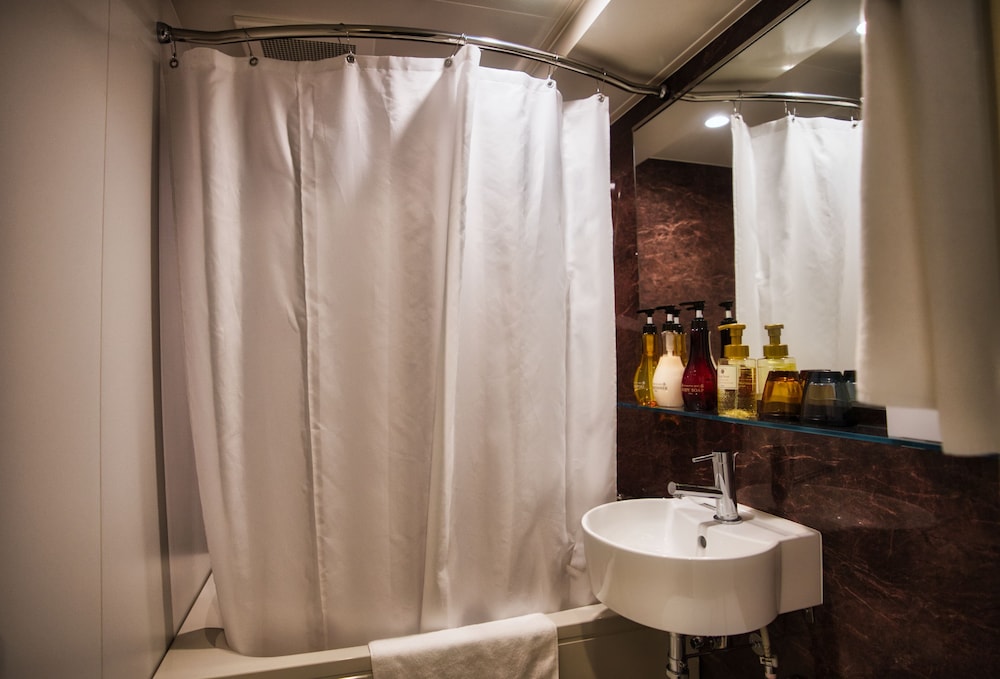 ダブルルーム 禁煙 バスルーム2 | Hotel Vine Osaka Kitahama