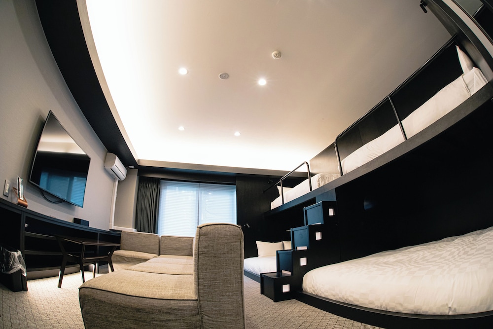 デラックス スタジオ | ゴールドステイ栄