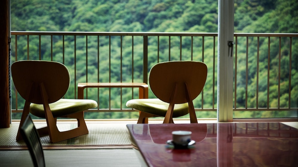 [本館] 和室12畳 本館（峰来館） | 丸峰観光ホテル