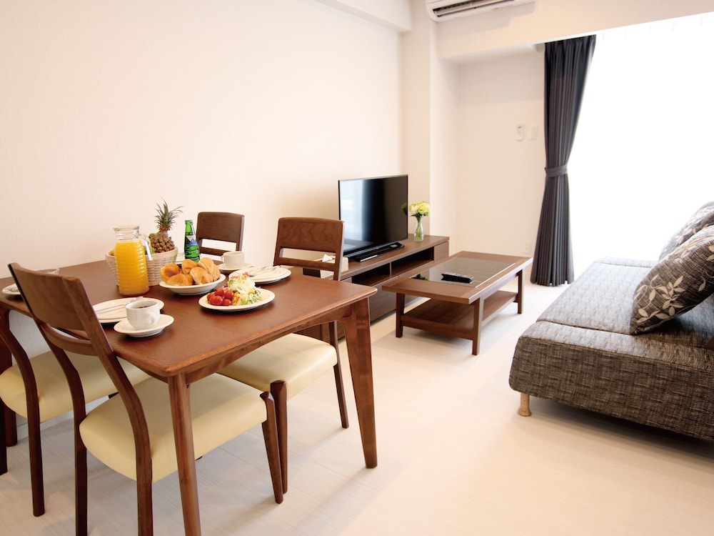 スタンダード ツインルーム リビング エリア1 | Sunset Resort美浜