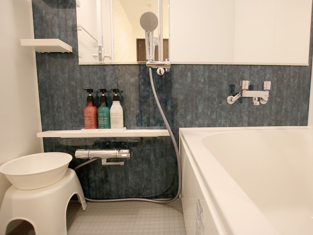 スタンダード ツインルーム バスルーム1 | Sunset Resort美浜