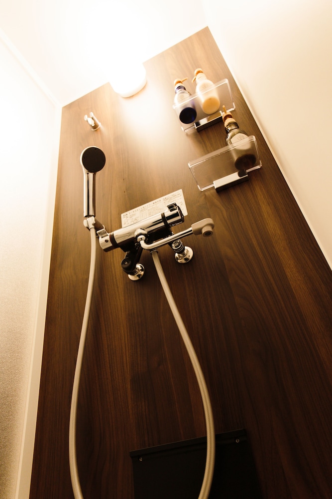 4 人部屋 禁煙 (2020) バスルーム1 | ランプスタンド ステイ 旭川