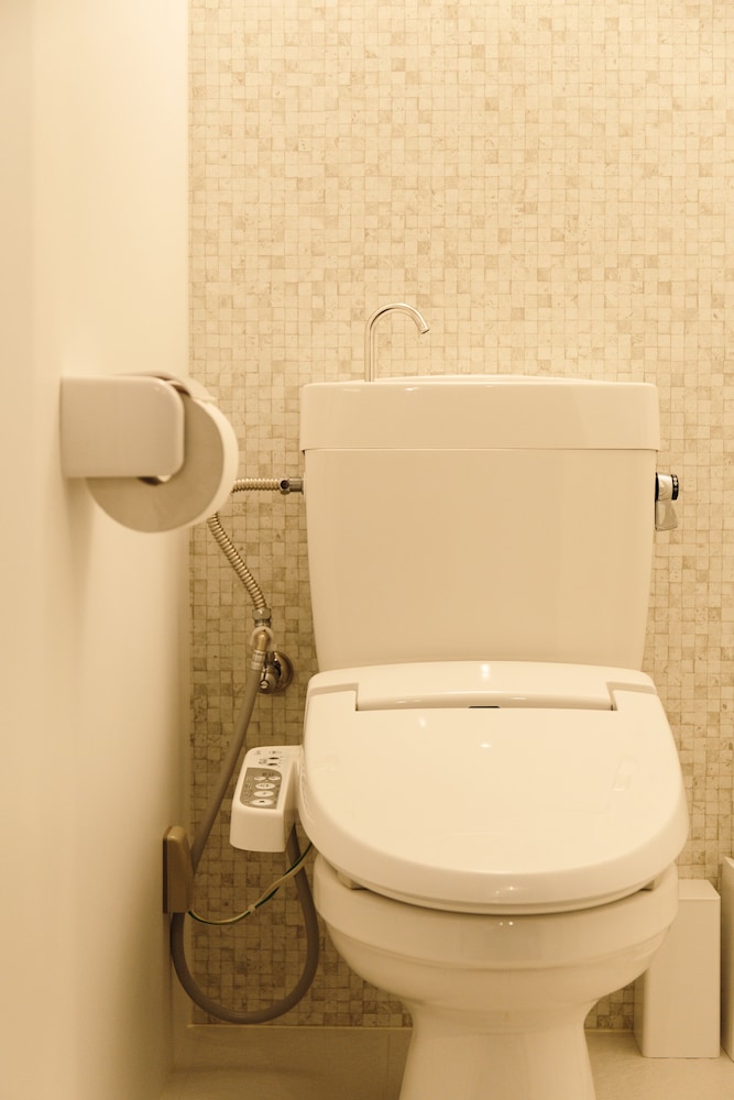 4 人部屋 禁煙 (1907) バスルーム0 | ランプスタンド ステイ 旭川