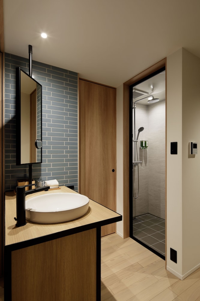 スタンダード ルーム キングベッド 1 台 禁煙 バスルームのシンク0 | フェアフィールド･バイ･マリオット･岐阜郡上