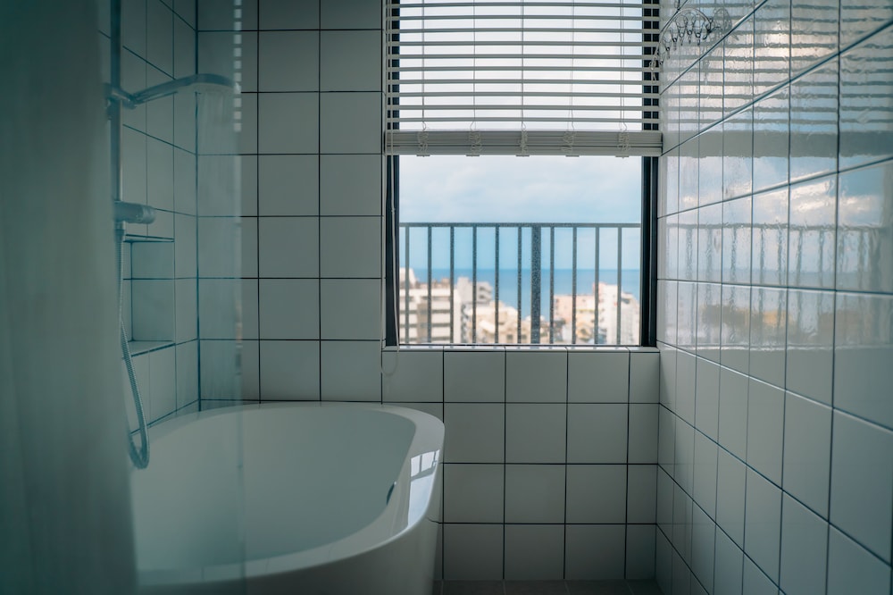 デザイン ツインルーム 禁煙 オーシャンビュー バスルーム2 | BLUE STEAK WONDER 沖縄北谷