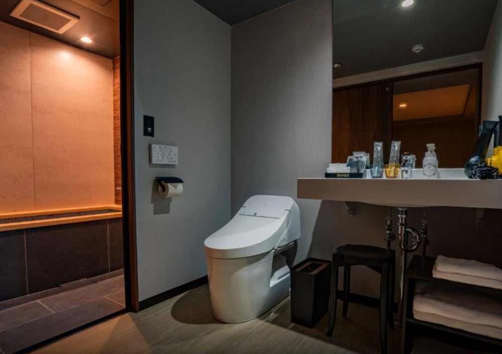 Deluxe Suite バスルーム1 | ランドーホテルなんば大阪スイーツ