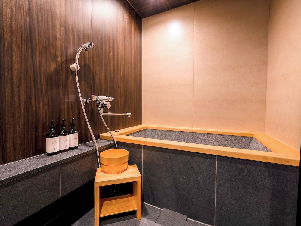 Superior Suite with Hinoki バスルーム1 | ランドーホテルなんば大阪スイーツ