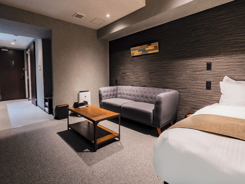 Deluxe Triple Room 客室3 | ランドーホテルなんば大阪スイーツ