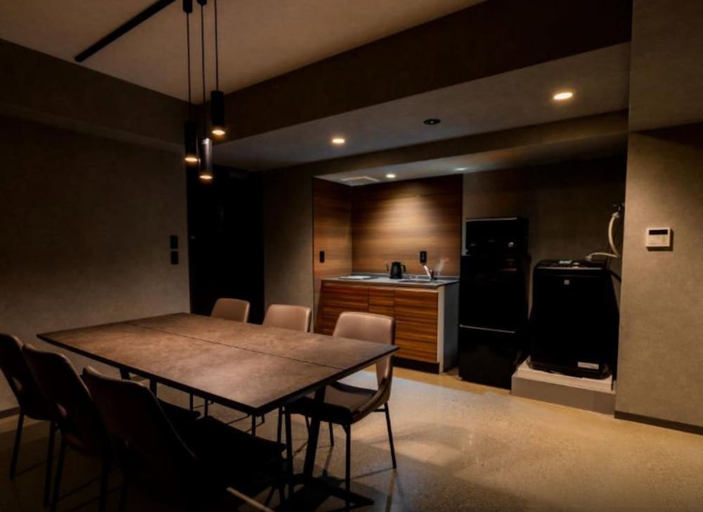 Deluxe Suite リビング エリア1 | ランドーホテルなんば大阪スイーツ