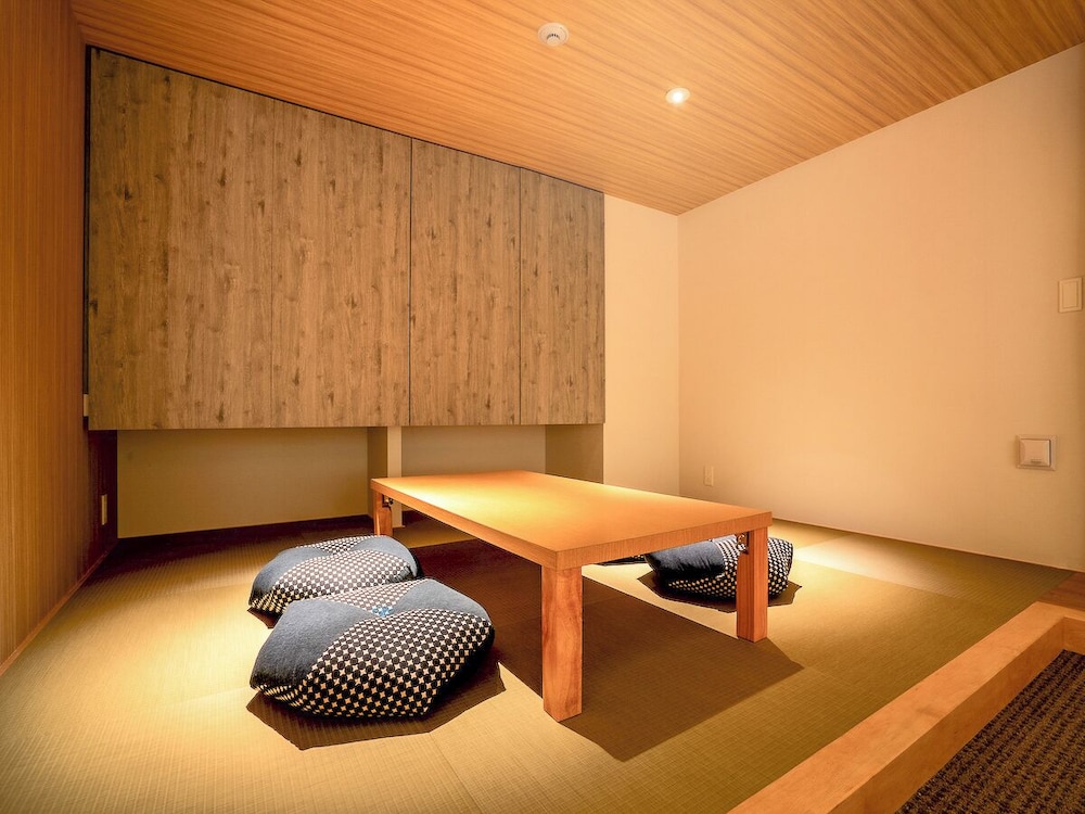 Standard Suite リビング エリア3 | ランドーホテルなんば大阪スイーツ