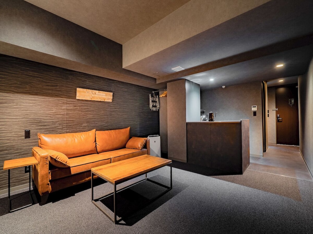 Deluxe Twin Room リビング エリア0 | ランドーホテルなんば大阪スイーツ