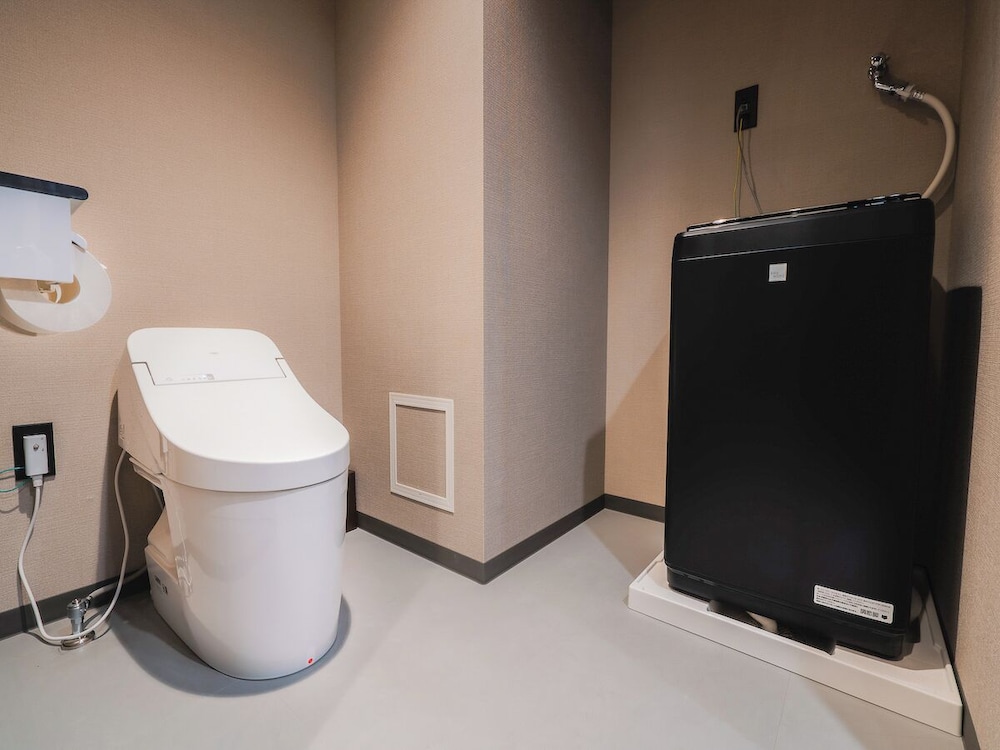 Deluxe Triple Room バスルーム1 | ランドーホテルなんば大阪スイーツ