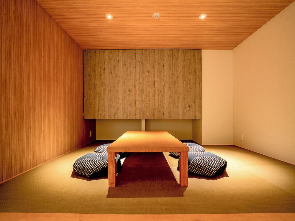 Standard Suite リビング エリア2 | ランドーホテルなんば大阪スイーツ