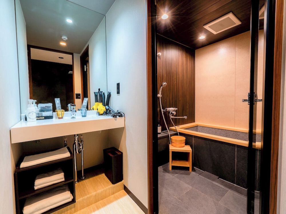 Superior Suite with Hinoki バスルーム2 | ランドーホテルなんば大阪スイーツ