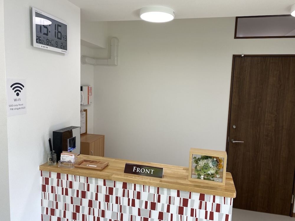 フロント1 | HOTEL 石垣島 2020
