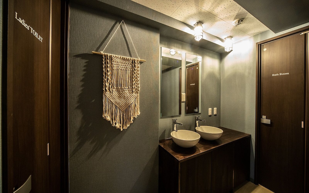 共用バスルーム1 | The Terrace Hostel Shinbashi 共用バスルーム1 | The Terrace Hostel Shinbashi