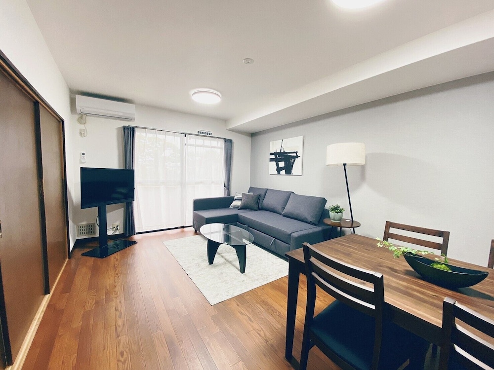 3ベッドルームアパートメント バルコニー付き 202号室 リビング エリア4 | おうちホテル五日市