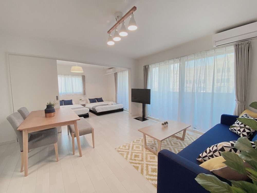 1ベッドルームアパートメント バルコニー付き 203号室 リビング エリア2 | おうちホテル宮島口