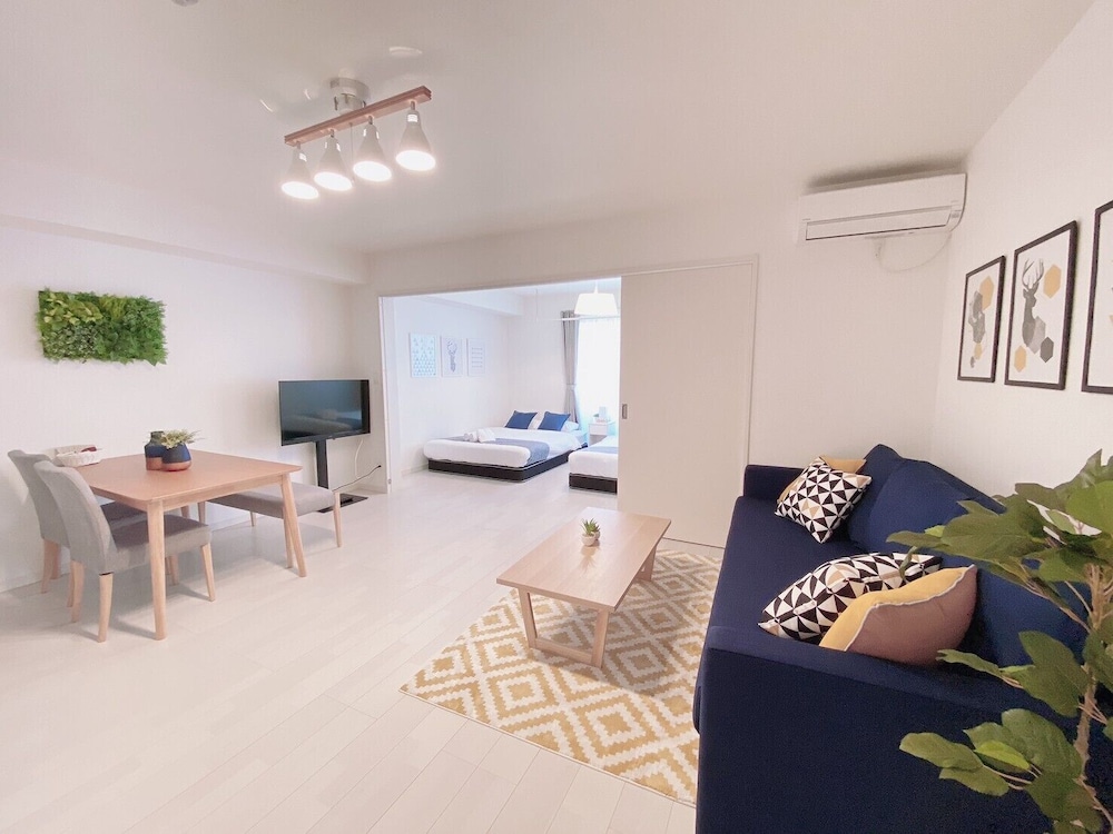 1ベッドルームアパートメント バルコニー付き 202号室 リビング エリア0 | おうちホテル宮島口