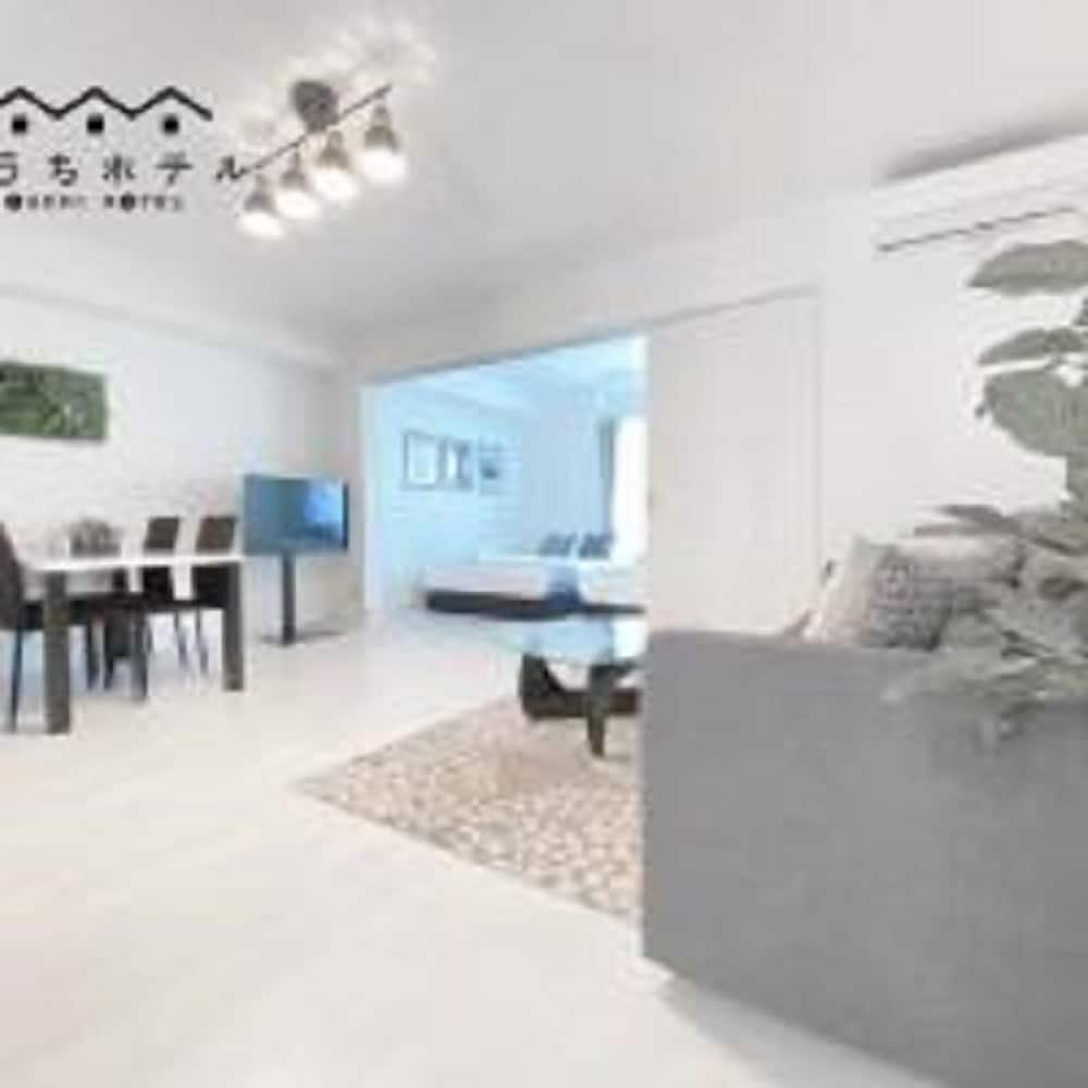 1ベッドルームアパートメント バルコニー付き 102号室 客室内のダイニングエリア1 | おうちホテル宮島口