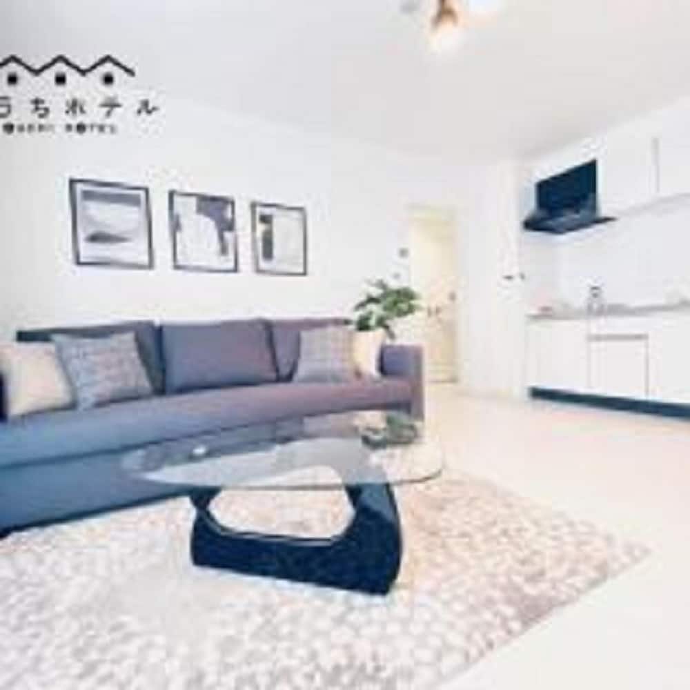 1ベッドルームアパートメント バルコニー付き 103号室 リビング エリア2 | おうちホテル宮島口