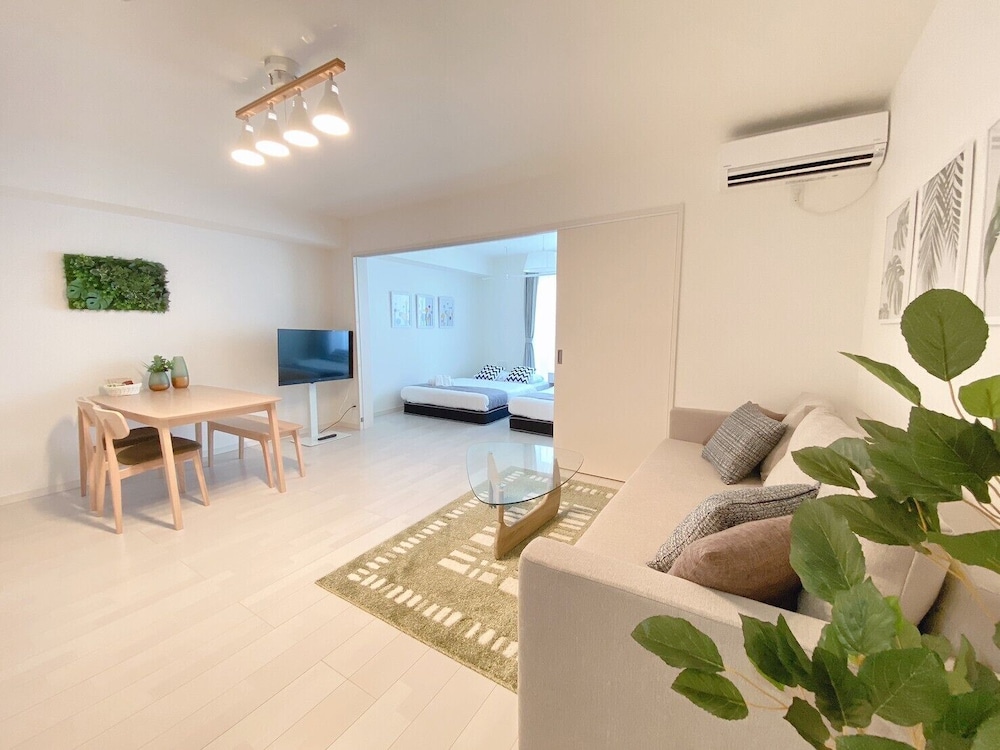 1ベッドルームアパートメント バルコニー付き 302号室 リビング エリア0 | おうちホテル宮島口