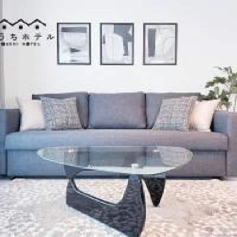 1ベッドルームアパートメント バルコニー付き 103号室 リビング エリア1 | おうちホテル宮島口