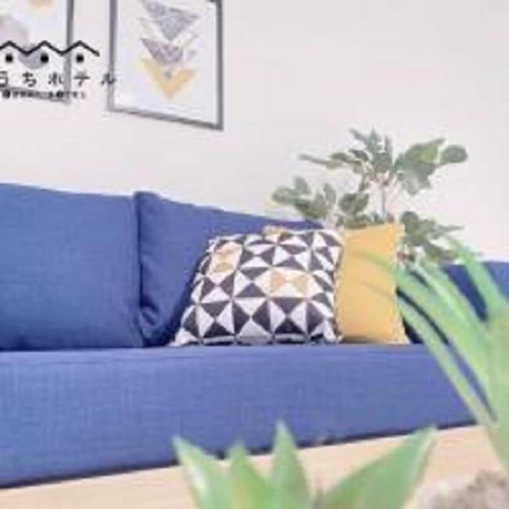 1ベッドルームアパートメント バルコニー付き 202号室 リビング エリア3 | おうちホテル宮島口