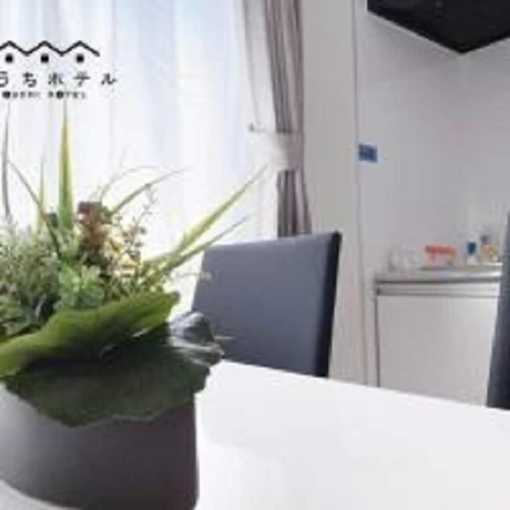 1ベッドルームアパートメント バルコニー付き 101号室 客室内のダイニングエリア1 | おうちホテル宮島口