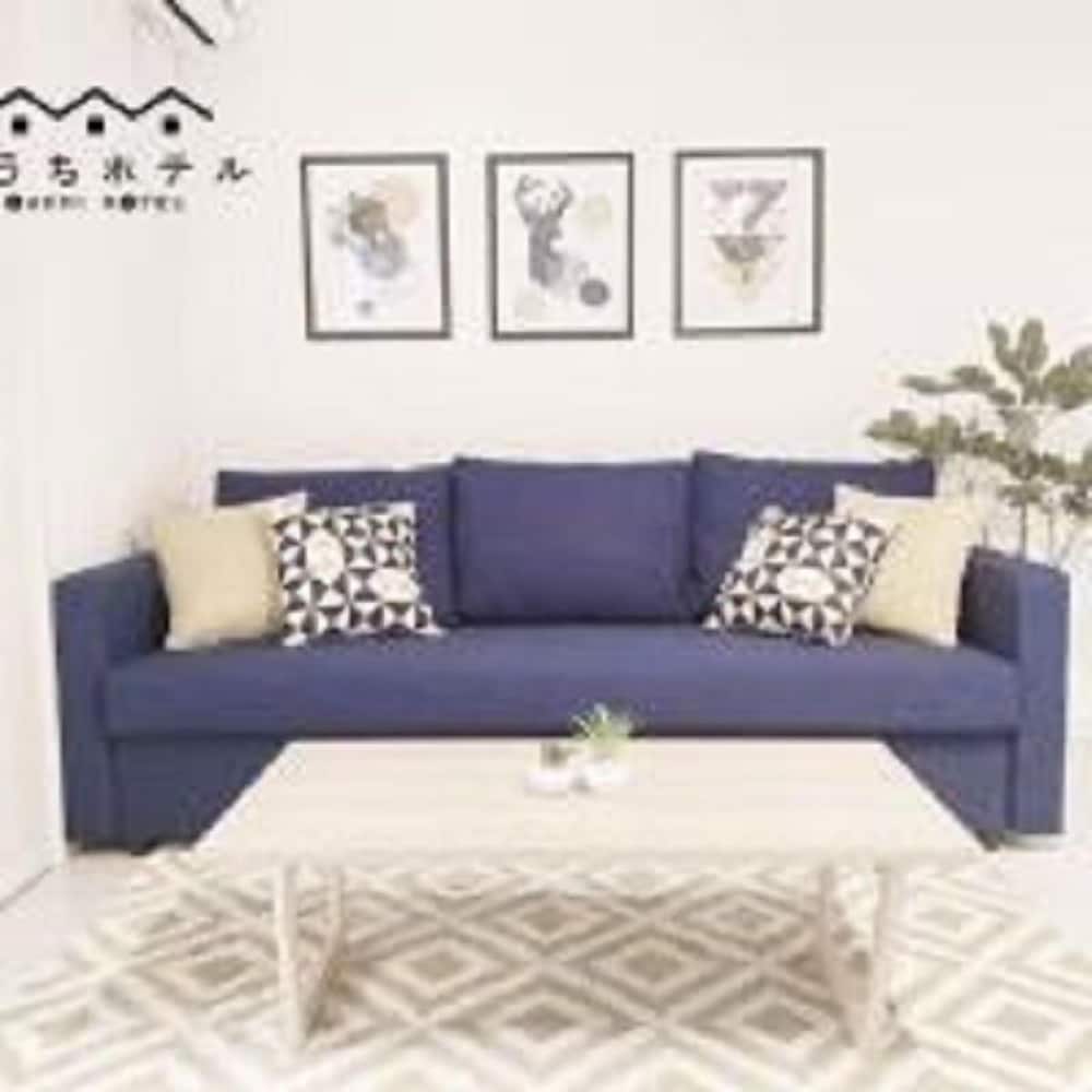 1ベッドルームアパートメント バルコニー付き 202号室 リビング エリア1 | おうちホテル宮島口