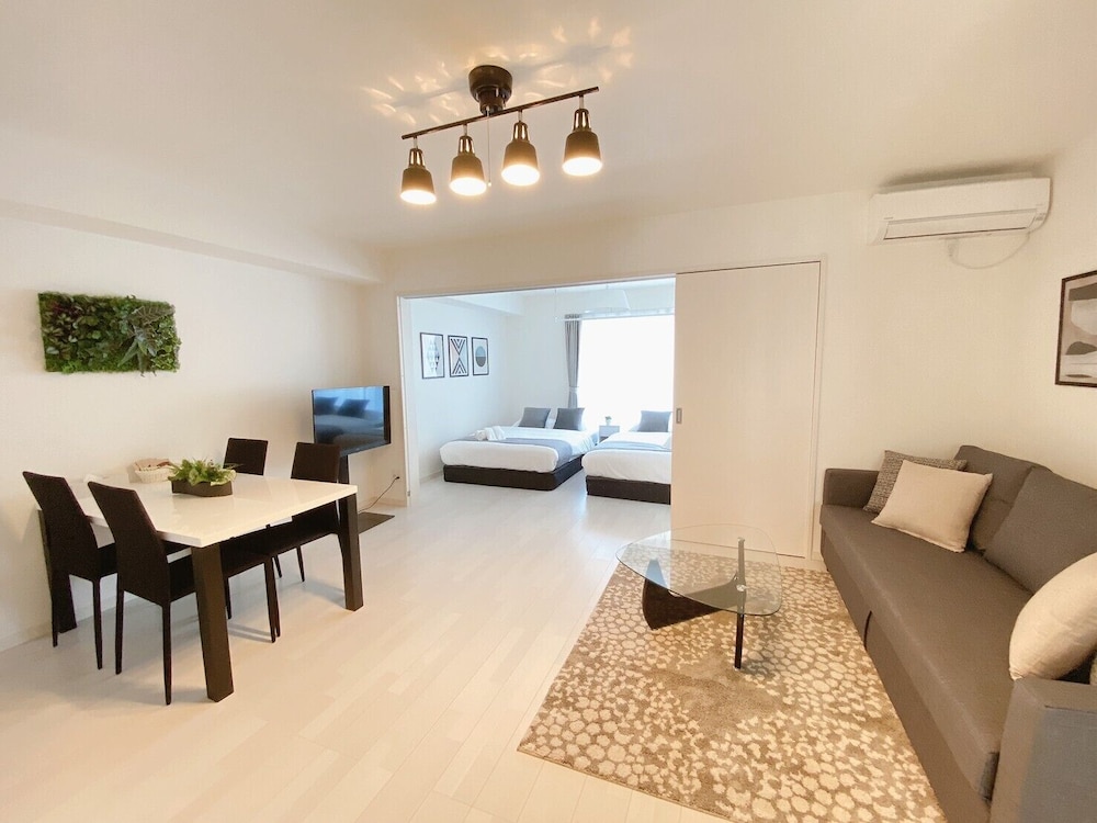 1ベッドルームアパートメント バルコニー付き 102号室 リビングルーム0 | おうちホテル宮島口