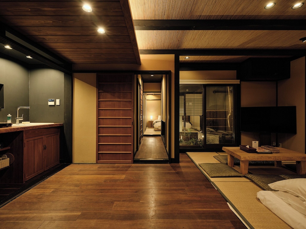 一棟貸し 禁煙 リビング エリア3 | Tsumugi Nishinotoinhanayacho