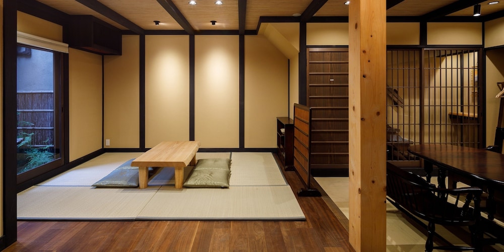 一棟貸し 禁煙 リビング エリア2 | Tsumugi Nishinotoinhanayacho