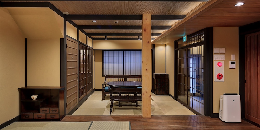 一棟貸し 禁煙 リビング エリア1 | Tsumugi Nishinotoinhanayacho