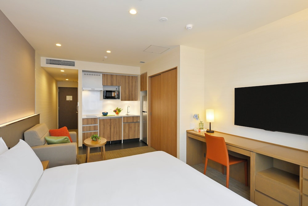 スイート キングベッド 1 台 客室4 | ホリディ・イン & スイーツ新大阪 by IHG