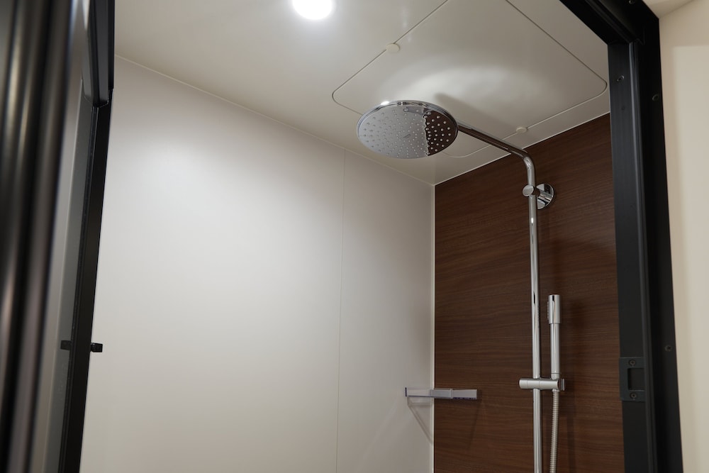 スタンダード ルーム シングルベッド 2 台 シティビュー 客室1 | ホリディ・イン & スイーツ新大阪 by IHG