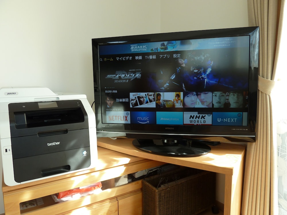 ツインルーム B 共用バスルーム&トイレ (最寄り駅：JR船橋駅 / 京成船橋駅) テレビ1 | カナロア船橋