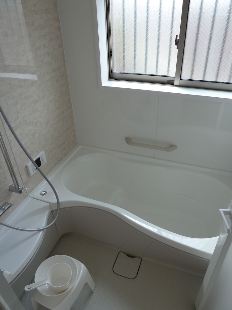 ツインルーム B 共用バスルーム&トイレ (最寄り駅：JR船橋駅 / 京成船橋駅) 共用バスルーム1 | カナロア船橋