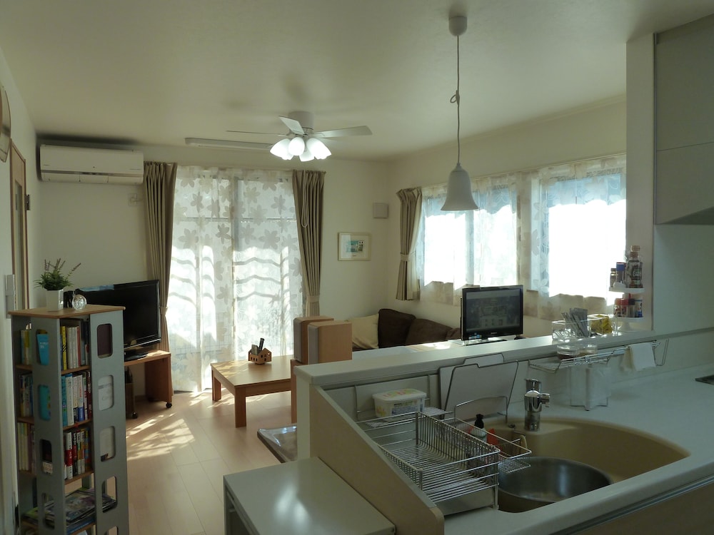 ツインルーム B 共用バスルーム&トイレ (最寄り駅：JR船橋駅 / 京成船橋駅) リビング エリア0 | カナロア船橋