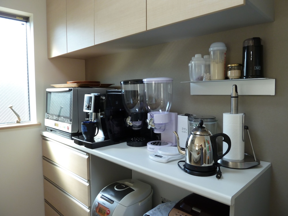 ツインルーム B 共用バスルーム&トイレ (最寄り駅：JR船橋駅 / 京成船橋駅) 共用キッチン1 | カナロア船橋